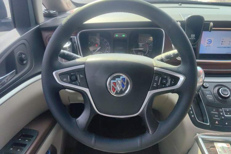 Used Buick GL8 2017 25S Prestige Version China V Standard Steering Wheel