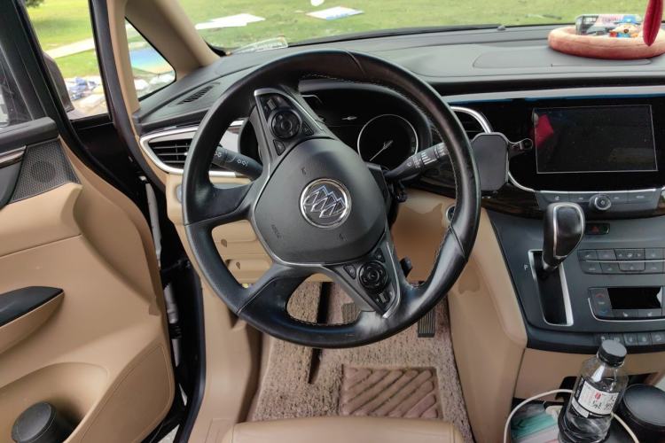 Used Buick GL8 2017 ES 28T Premium Version China V Standard Steering Wheel