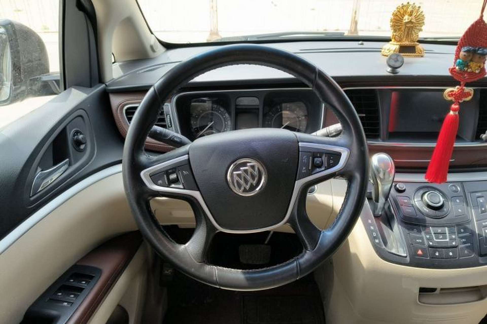 Used Buick GL8 2017 25S Prestige Version China V Standard Steering Wheel