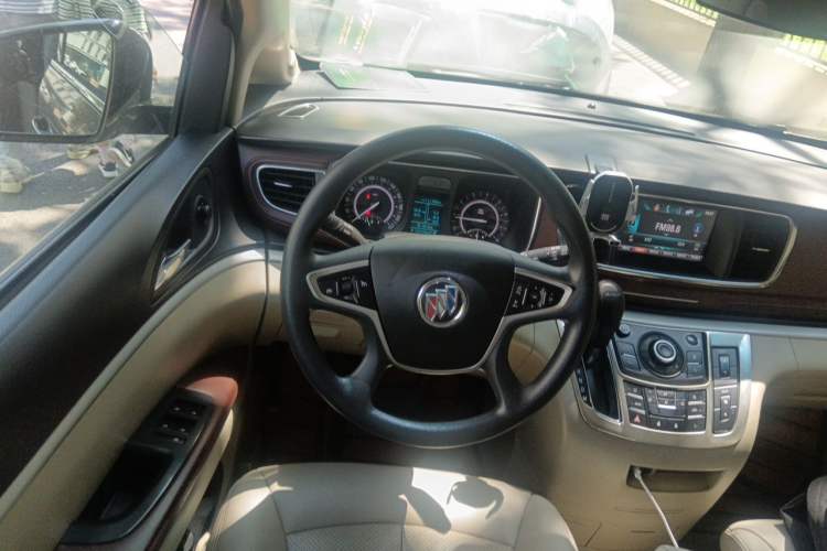 Used Buick GL8 2017 25S Comfort Version China V Standard Steering Wheel