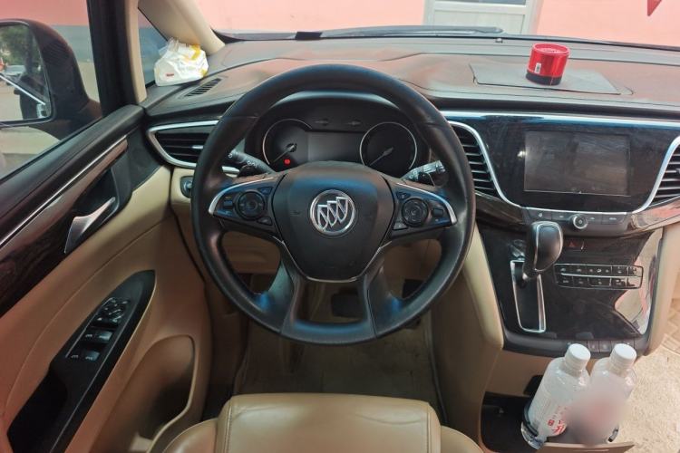 Used Buick GL8 2017 ES 28T Luxury Model China V Standard Steering Wheel