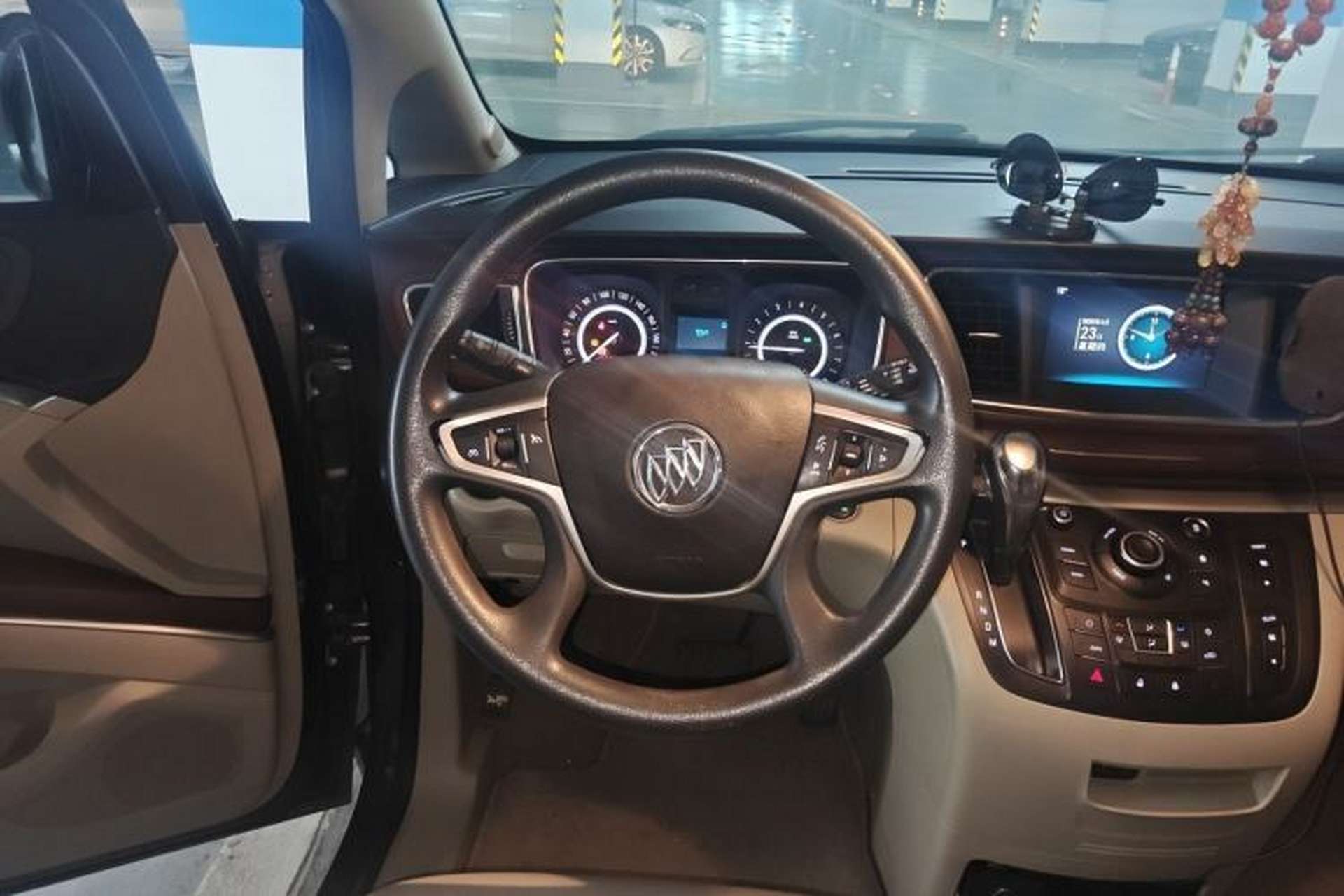 Used Buick GL8 2017 25S Comfort Version China V Standard Steering Wheel