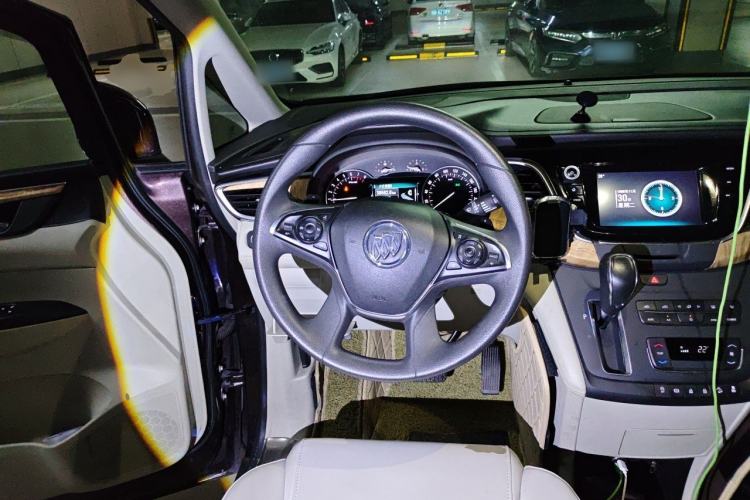 Used Buick GL8 2017 ES 28T Comfort Model China V Standard Steering Wheel