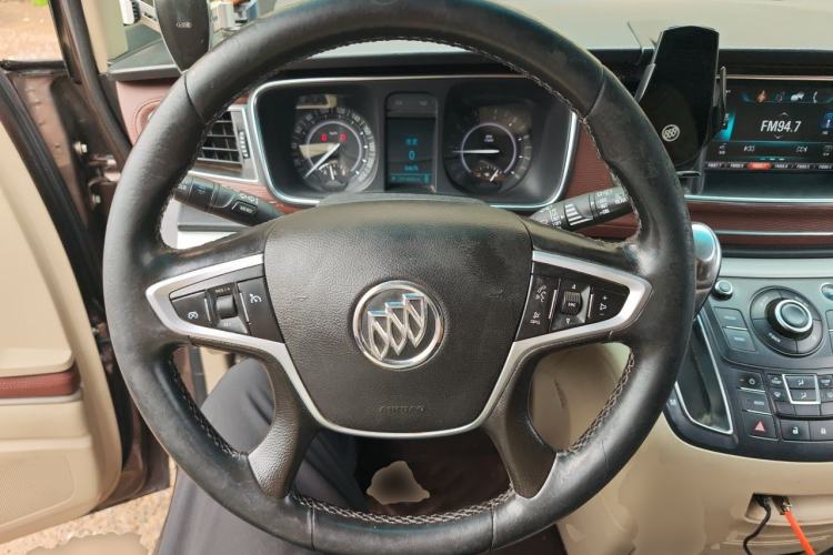 Used Buick GL8 2017 25S Comfort Version China V Standard Steering Wheel