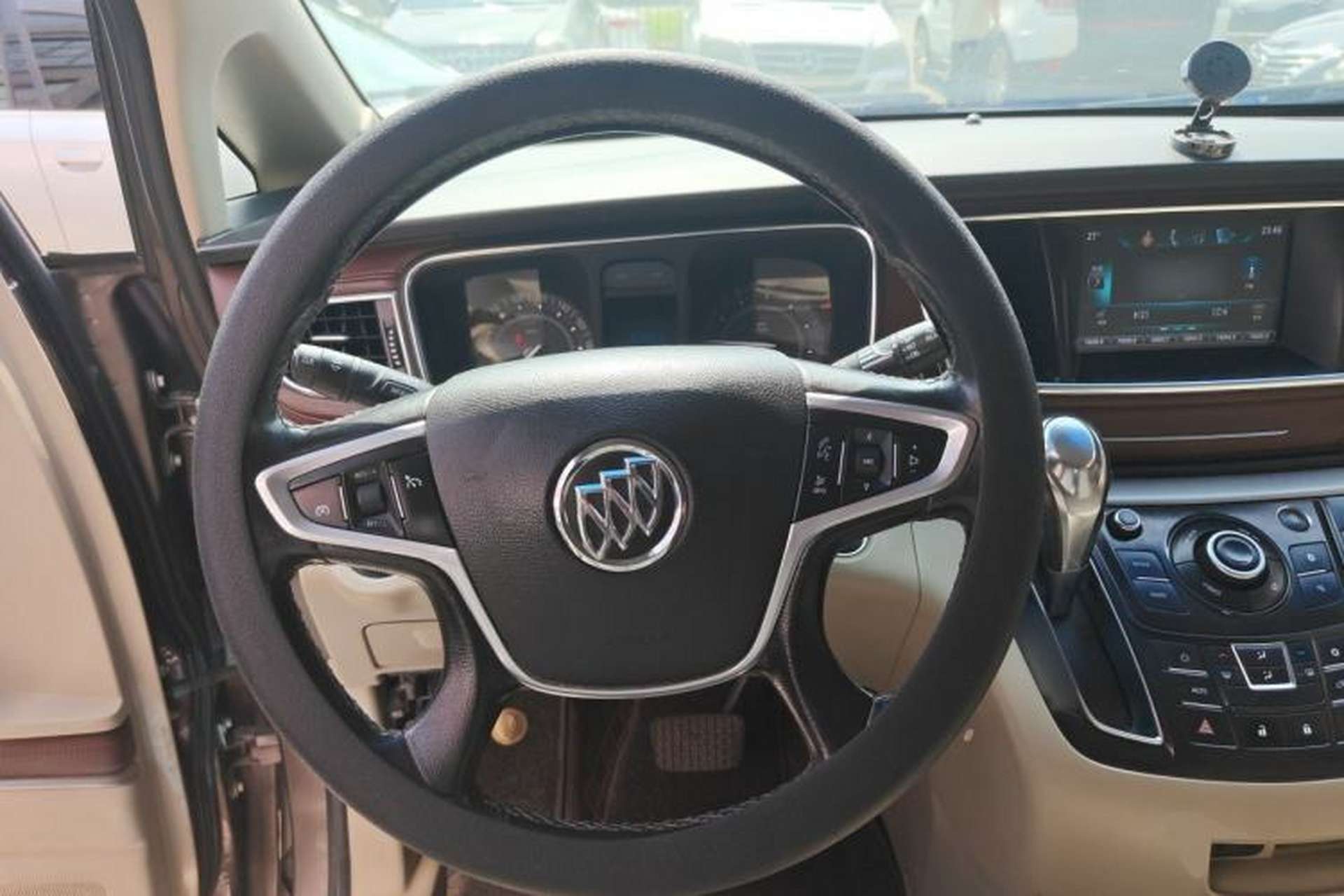 Used Buick GL8 2017 25S Luxury Version China V Standard Steering Wheel
