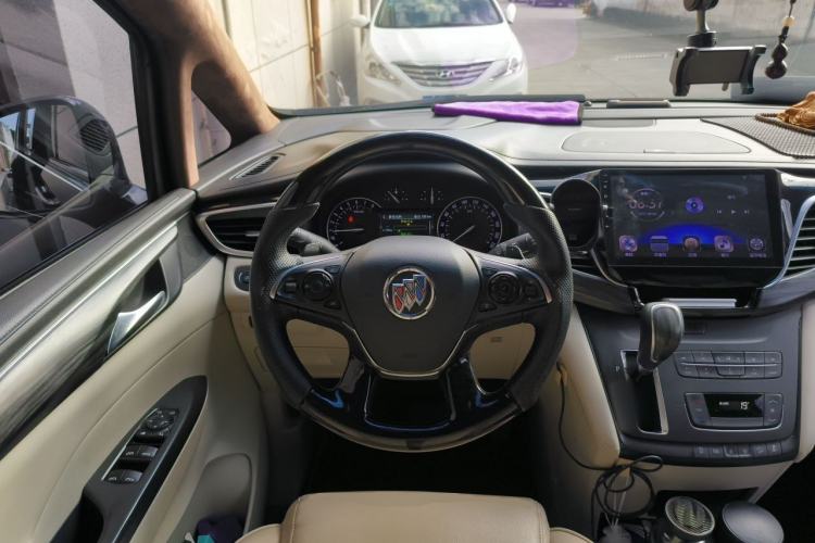 Used Buick GL8 2017 ES 28T Comfort Model China V Standard Steering Wheel