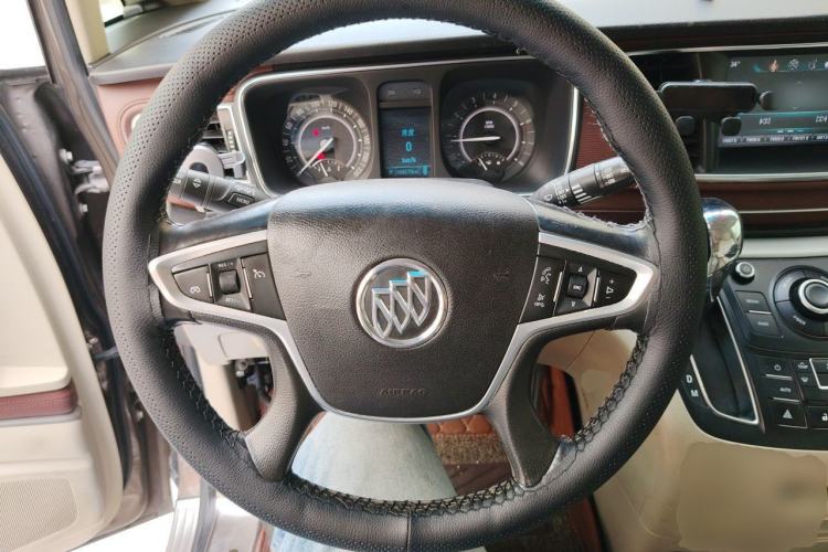 Used Buick GL8 2017 25S Luxury Version China V Standard Steering Wheel