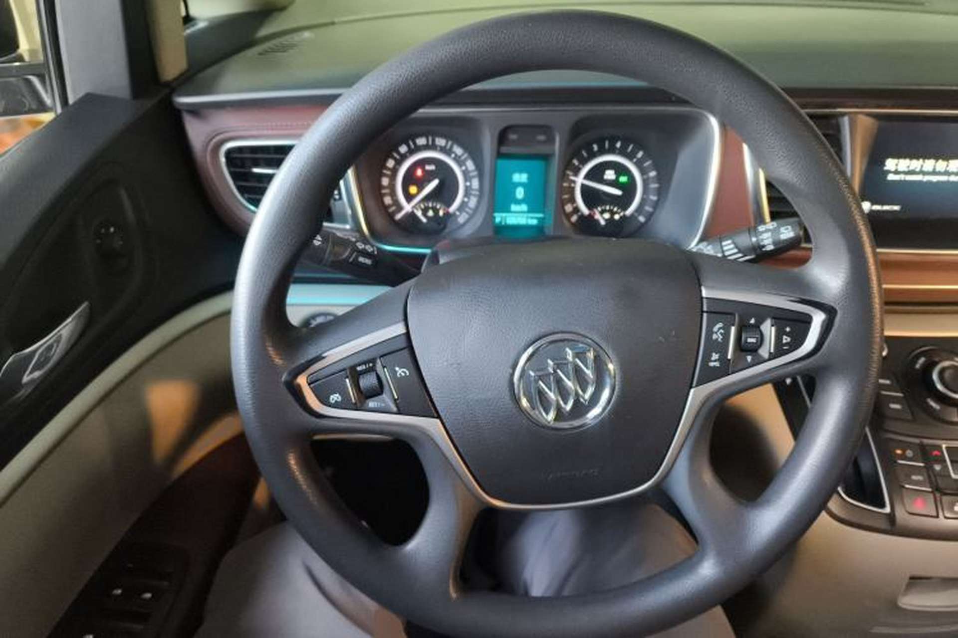 Used Buick GL8 2017 25S Comfort Version China V Standard Steering Wheel
