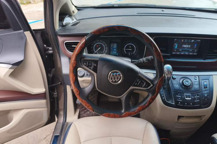Used Buick GL8 2017 25S Comfort Version China V Standard Steering Wheel