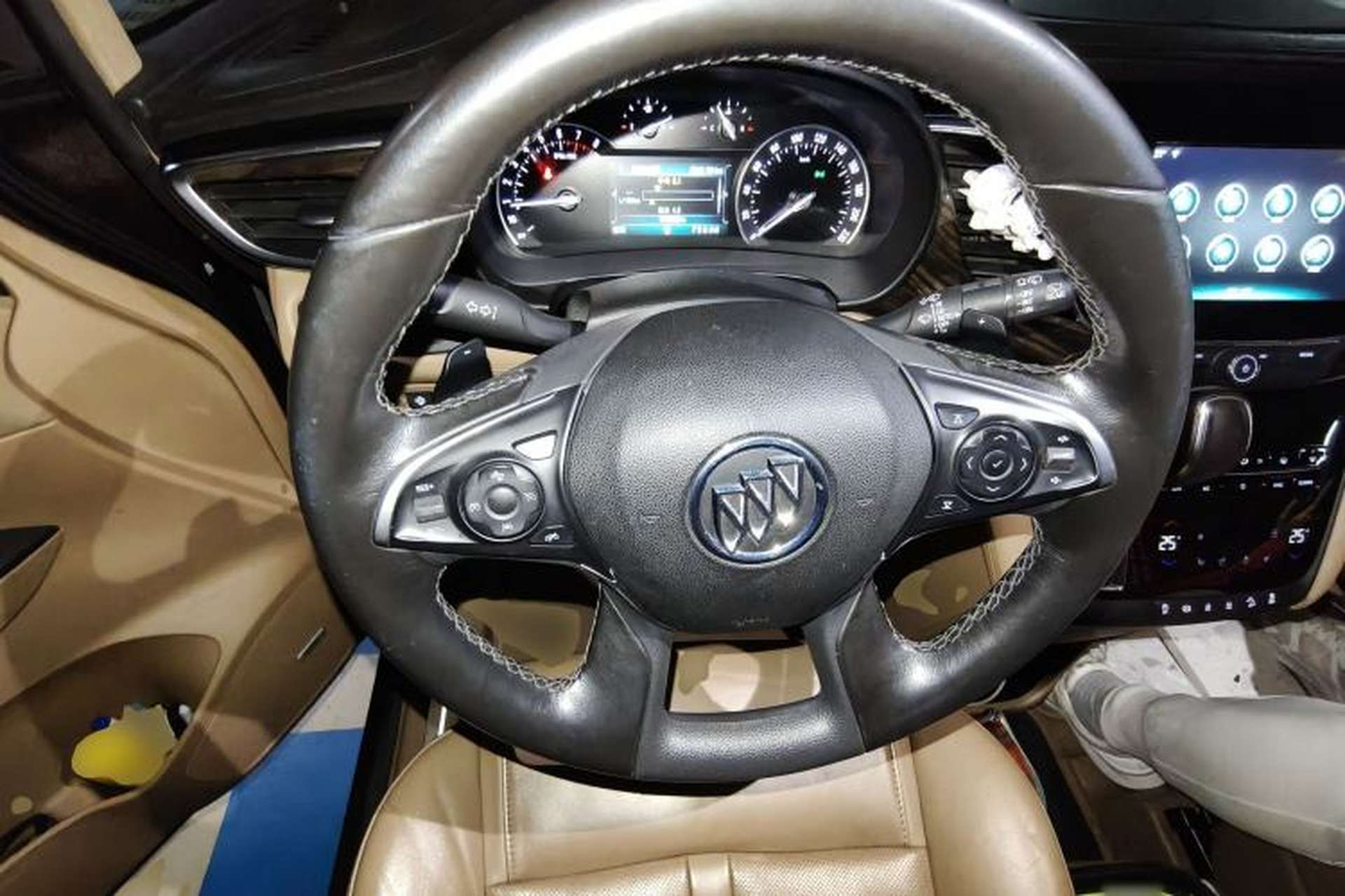 Used Buick GL8 2017 ES 28T Flagship Model China V Standard Steering Wheel