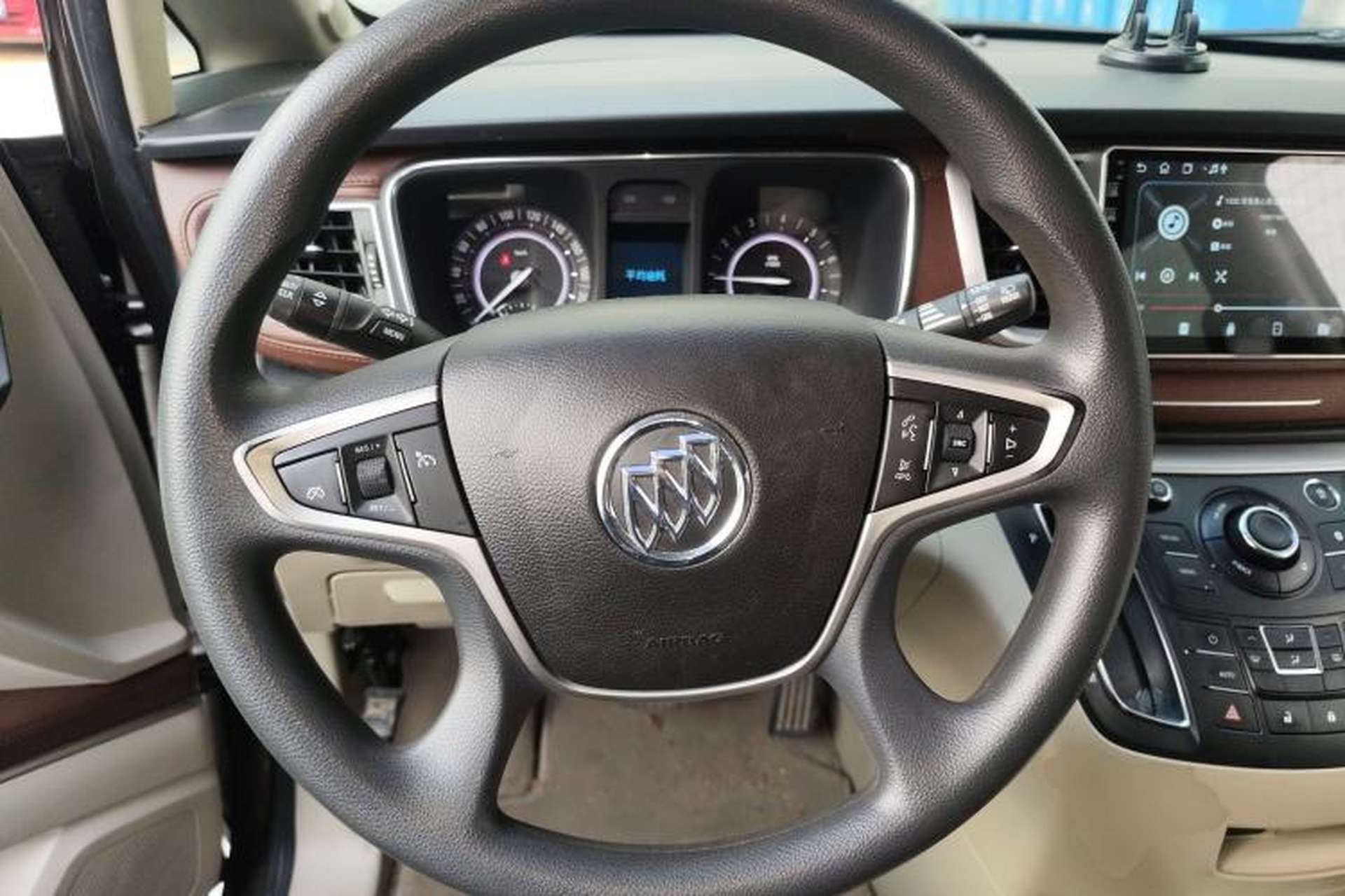 Used Buick GL8 2017 25S Comfort Version China V Standard Steering Wheel