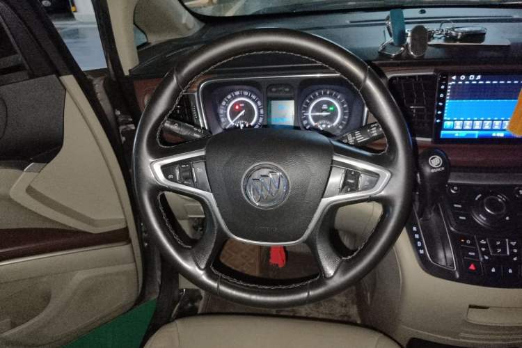 Used Buick GL8 2017 25S Prestige Version China V Standard Steering Wheel