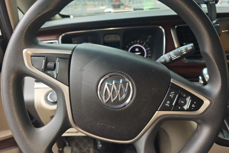 Used Buick GL8 2017 25S Comfort Version China V Standard Steering Wheel