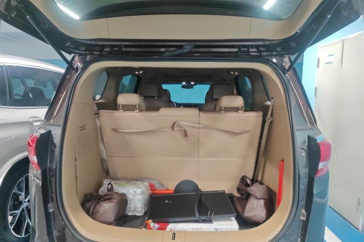 Used Buick GL8 2017 ES 28T Premium Version China V Standard Trunk