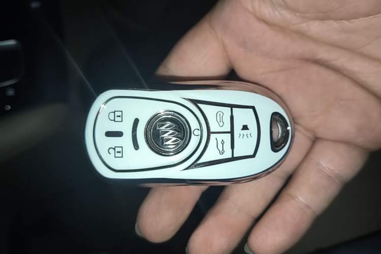 Used Buick GL8 2017 ES 28T Luxury Model China V Standard Vehicle Key