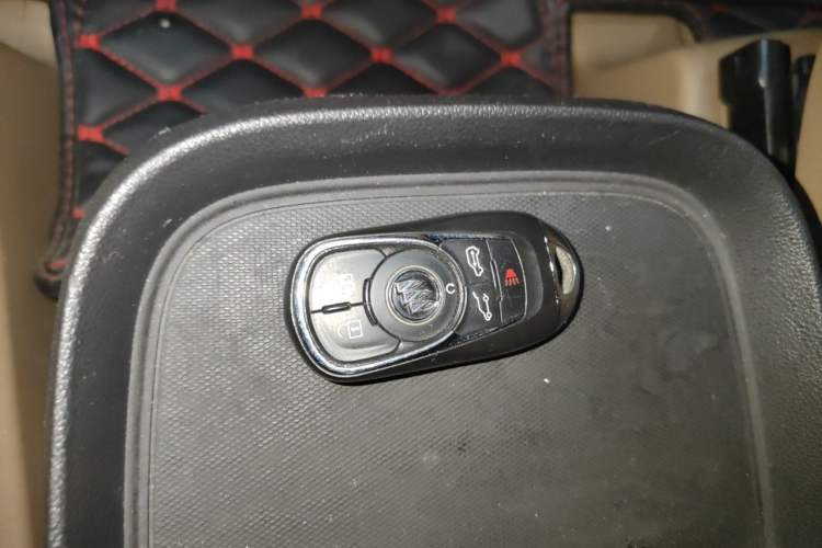 Used Buick GL8 2017 ES 28T Luxury Model China V Standard Vehicle Key
