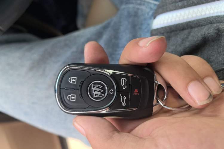 Used Buick GL8 2017 ES 28T Luxury Model China V Standard Vehicle Key