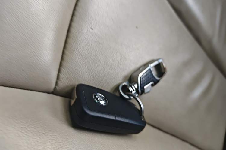 Used Buick GL8 2017 25S Luxury Version China V Standard Vehicle Key
