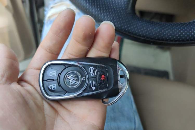 Used Buick GL8 2017 ES 28T Luxury Model China V Standard Vehicle Key