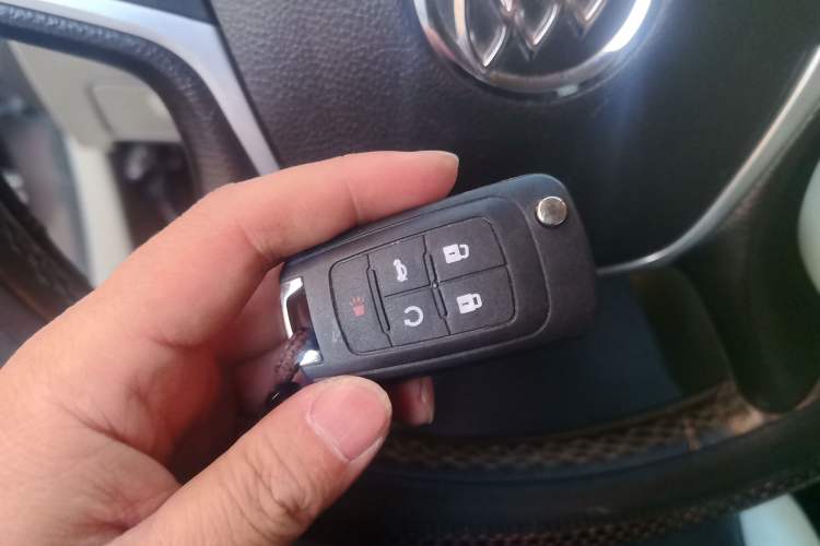 Used Buick GL8 2017 25S Luxury Version China V Standard Vehicle Key