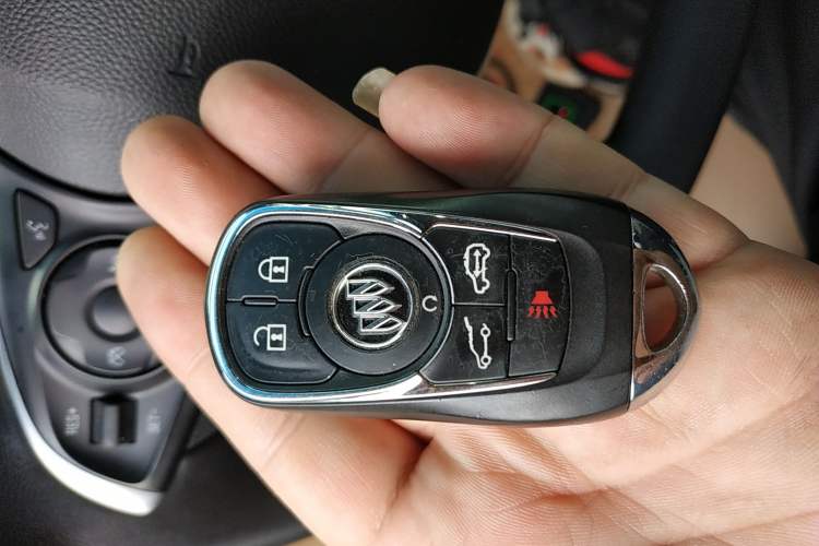 Used Buick GL8 2017 ES 28T Luxury Model China V Standard Vehicle Key