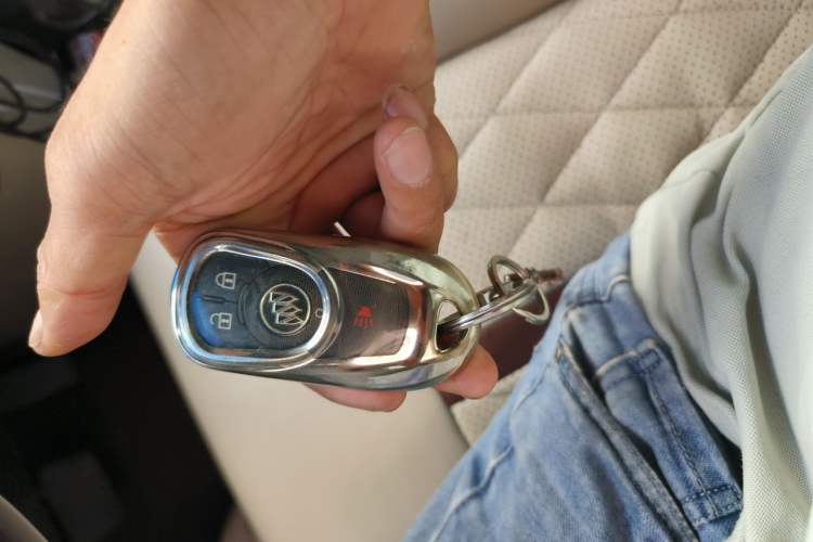 Used Buick GL8 2017 ES 28T Comfort Model China V Standard Vehicle Key