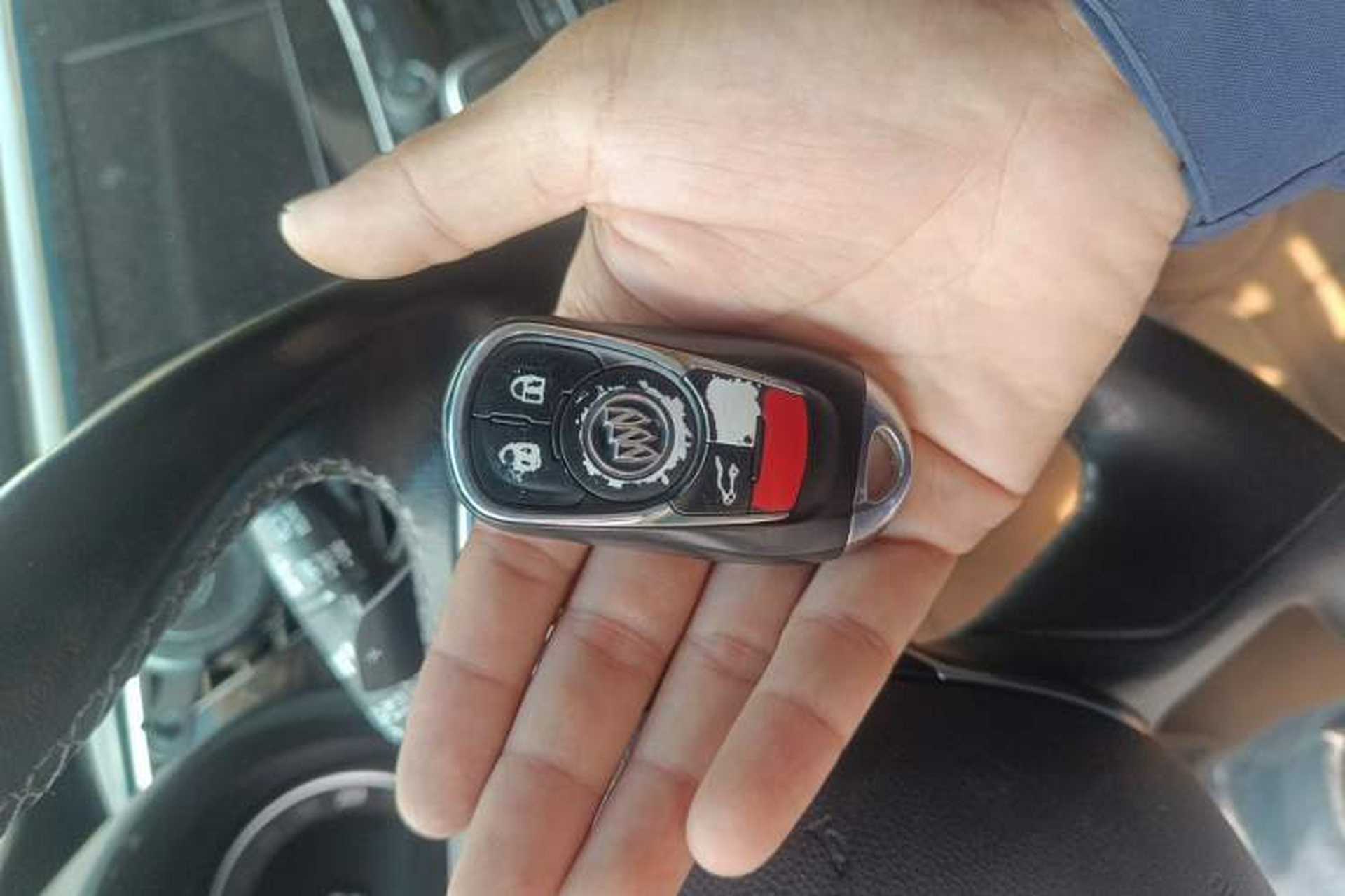 Used Buick GL8 2017 ES 28T Luxury Model China V Standard Vehicle Key