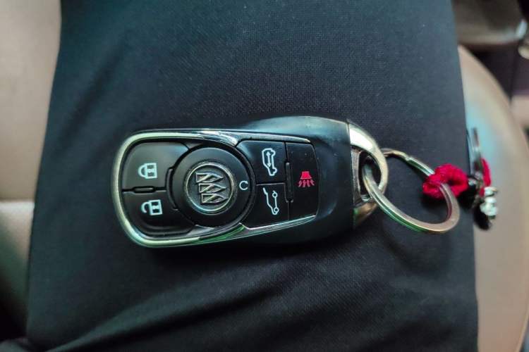 Used Buick GL8 2017 ES 28T Luxury Model China V Standard Vehicle Key