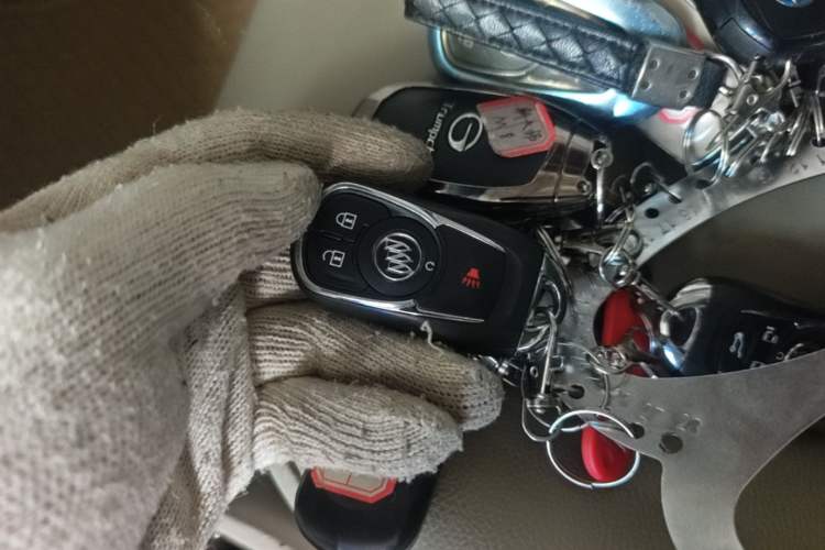 Used Buick GL8 2017 ES 28T Comfort Model China V Standard Vehicle Key