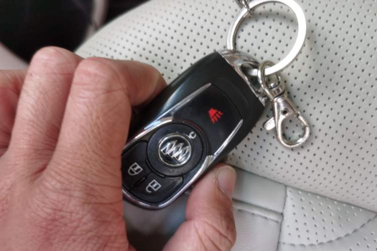 Used Buick GL8 2017 ES 28T Comfort Model China V Standard Vehicle Key