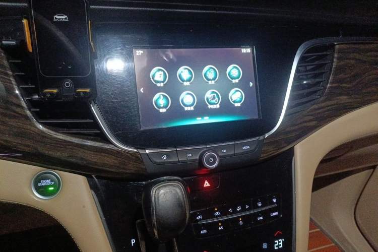 Used Buick GL8 2017 ES 28T Luxury Model China V Standard Audio And AC Panel