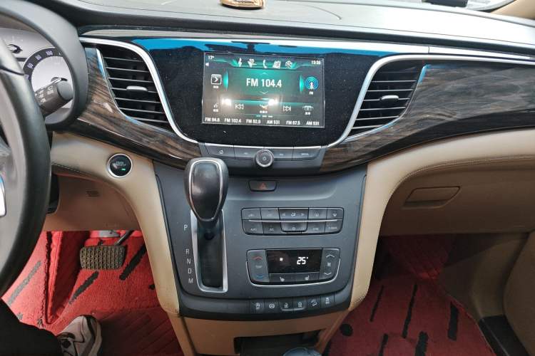 Used Buick GL8 2017 ES 28T Premium Version China V Standard Audio And AC Panel