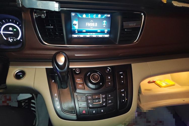 Used Buick GL8 2017 25S Luxury Version China V Standard Audio And AC Panel