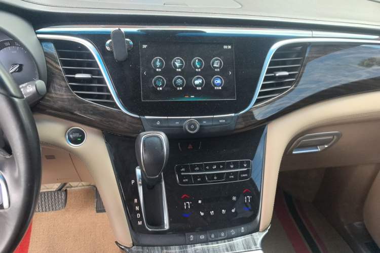 Used Buick GL8 2017 ES 28T Flagship Model China V Standard Audio And AC Panel