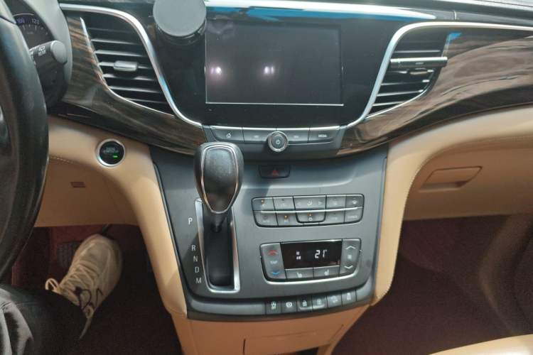 Used Buick GL8 2017 ES 28T Premium Version China V Standard Audio And AC Panel