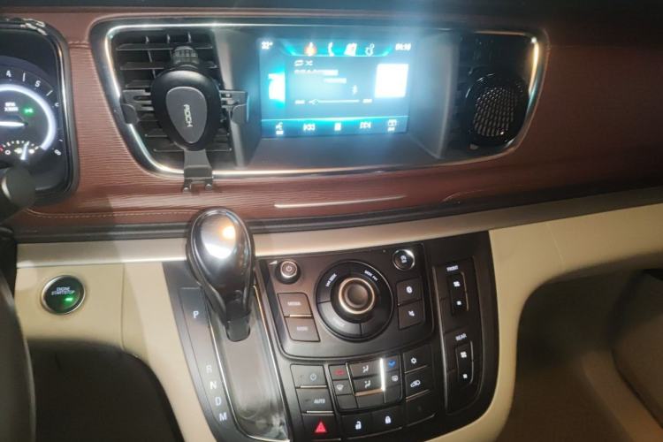 Used Buick GL8 2017 25S Luxury Version China V Standard Audio And AC Panel