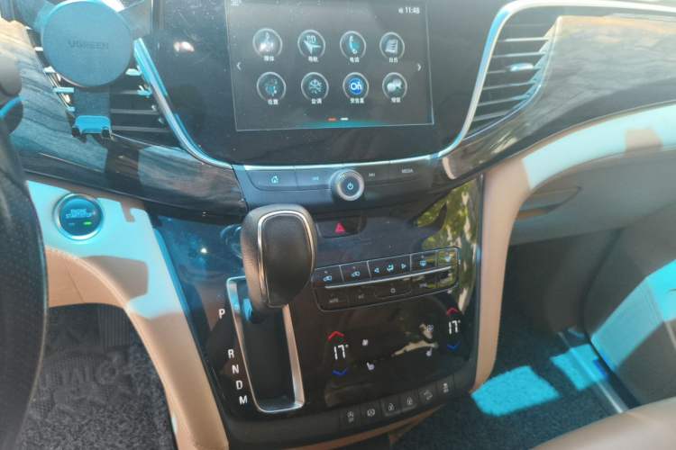 Used Buick GL8 2017 ES 28T Luxury Model China V Standard Audio And AC Panel