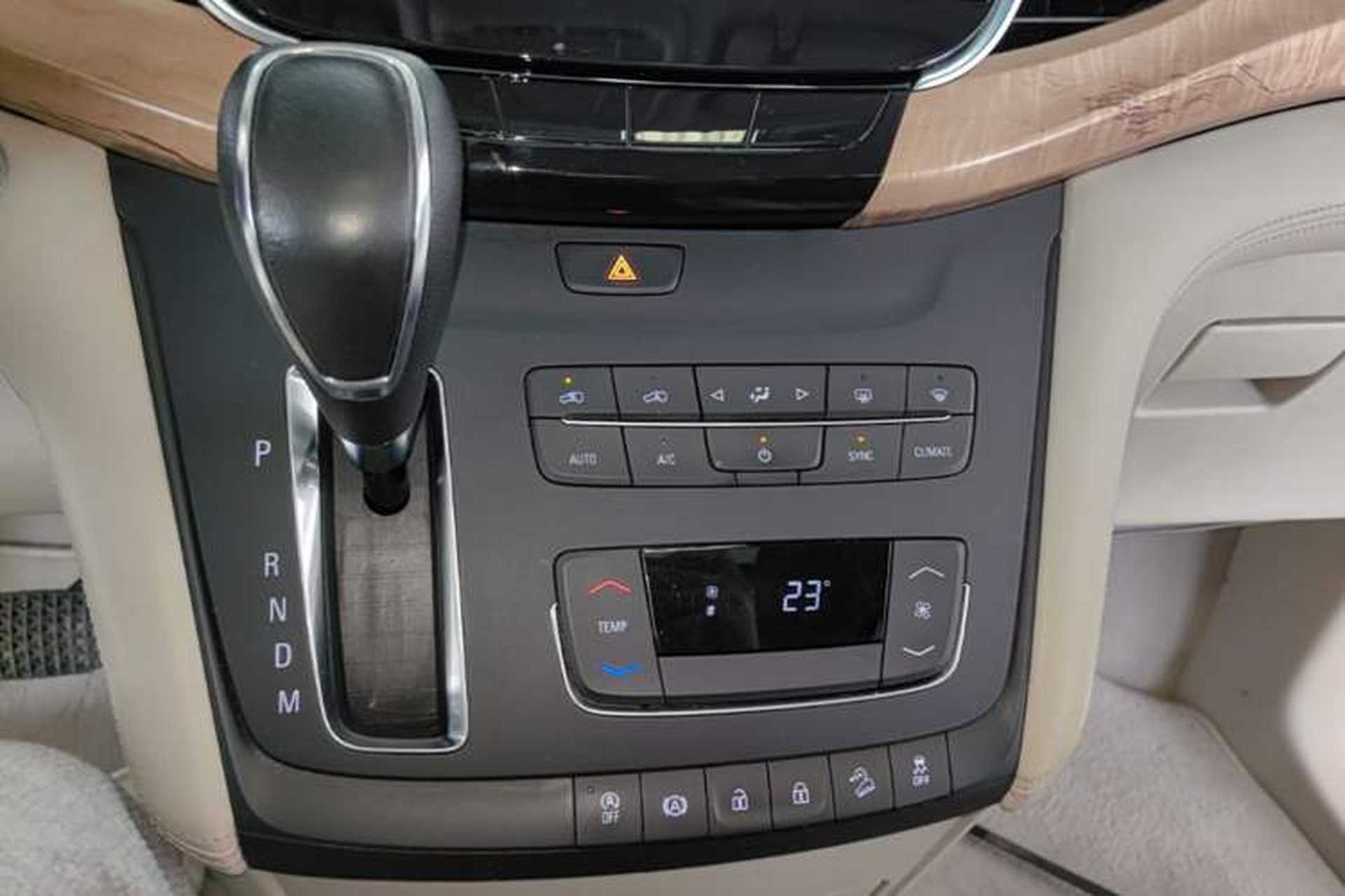 Used Buick GL8 2017 ES 28T Comfort Model China V Standard Audio And AC Panel