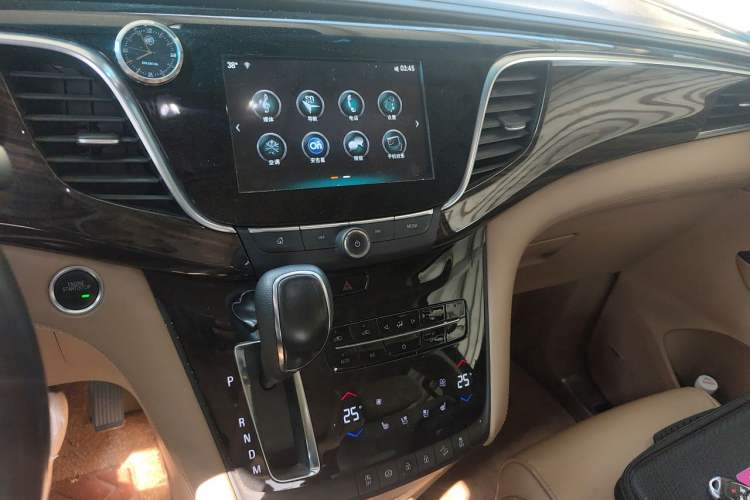 Used Buick GL8 2017 ES 28T Flagship Model China V Standard Audio And AC Panel