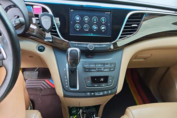 Used Buick GL8 2017 ES 28T Luxury Model China V Standard Audio And AC Panel
