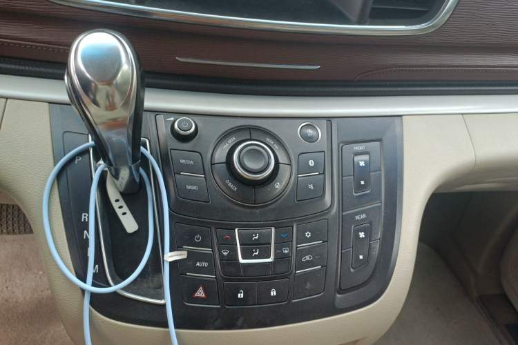 Used Buick GL8 2017 25S Comfort Version China V Standard Audio And AC Panel
