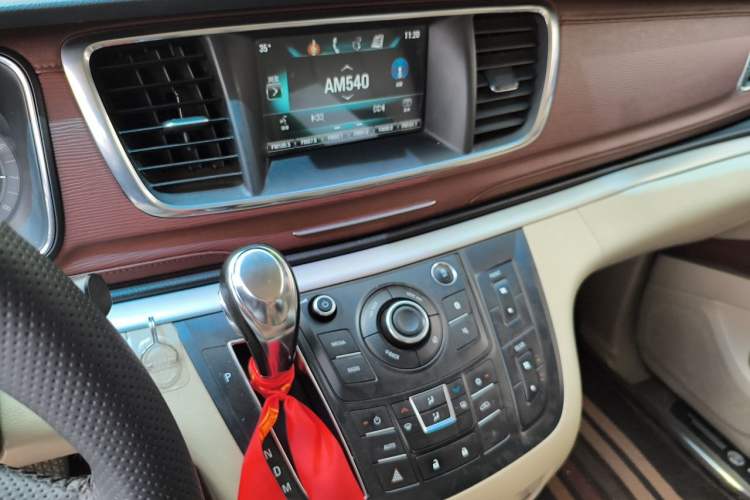 Used Buick GL8 2017 25S Comfort Version China V Standard Audio And AC Panel