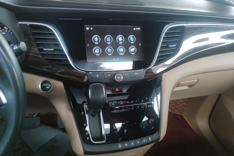 Used Buick GL8 2017 ES 28T Luxury Model China V Standard Audio And AC Panel