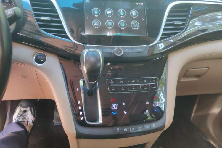 Used Buick GL8 2017 ES 28T Luxury Model China V Standard Audio And AC Panel