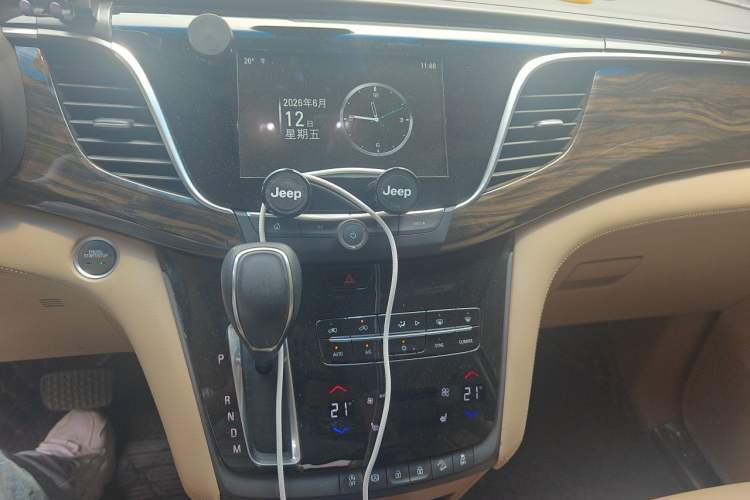 Used Buick GL8 2017 ES 28T Luxury Model China V Standard Audio And AC Panel