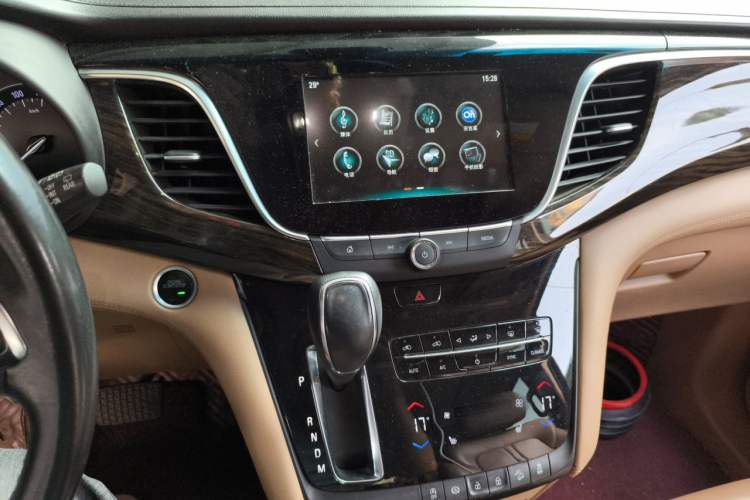Used Buick GL8 2017 ES 28T Luxury Model China V Standard Audio And AC Panel