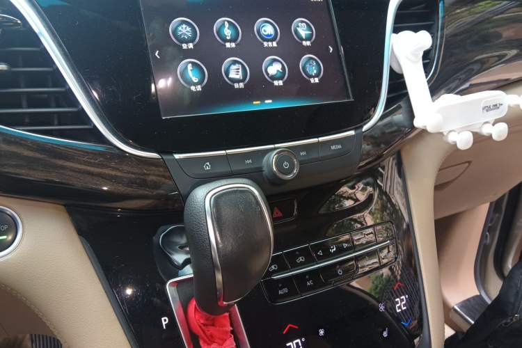 Used Buick GL8 2017 ES 28T Luxury Model China V Standard Audio And AC Panel