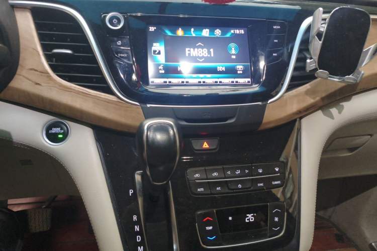 Used Buick GL8 2017 ES 28T Comfort Model China V Standard Audio And AC Panel