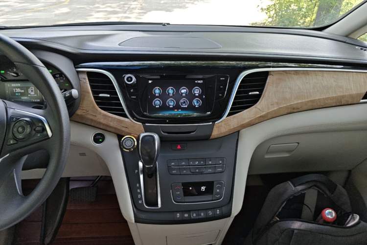 Used Buick GL8 2017 ES 28T Comfort Model China V Standard Audio And AC Panel