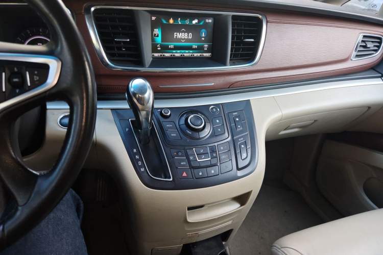 Used Buick GL8 2017 25S Luxury Version China V Standard Audio And AC Panel